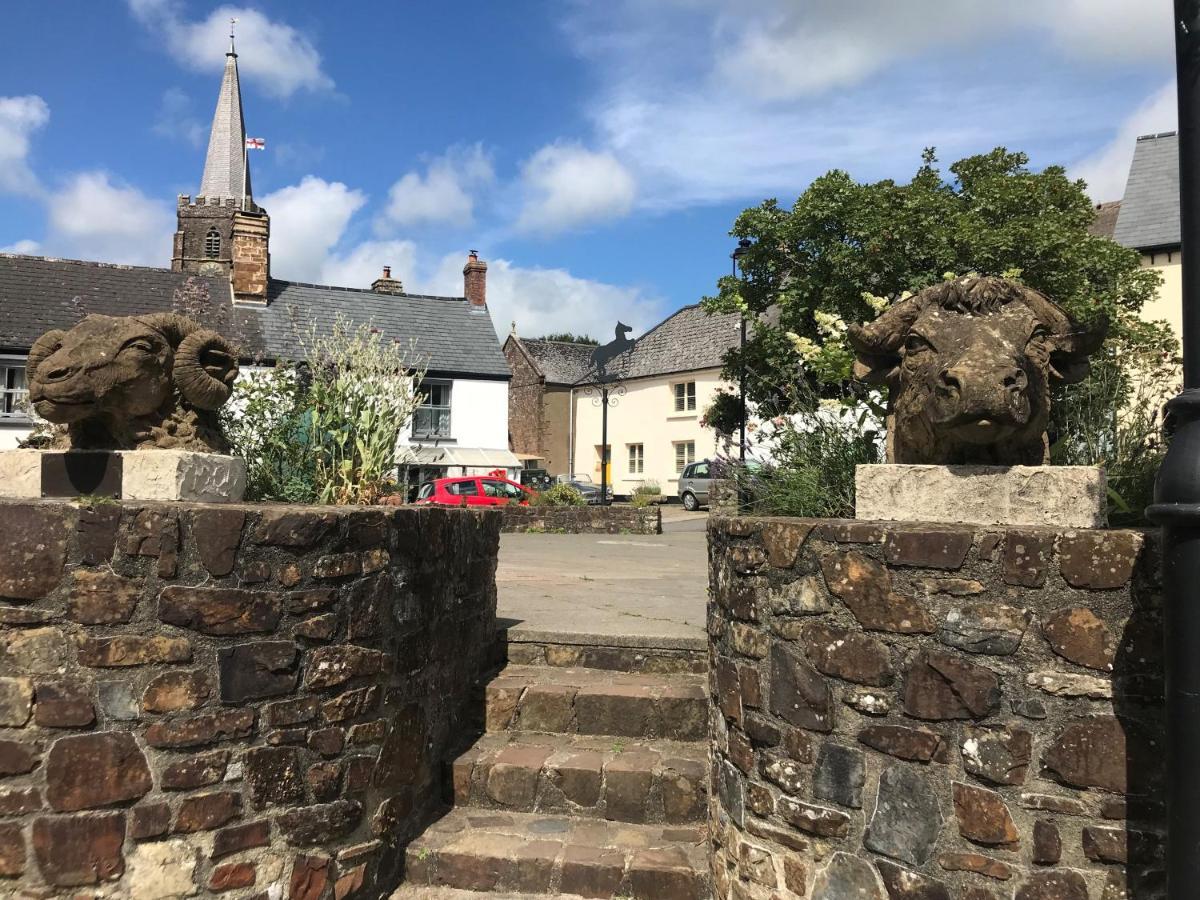 Church View - C. 1750 Cosy Character Cob Cottage. Hatherleigh Екстер'єр фото